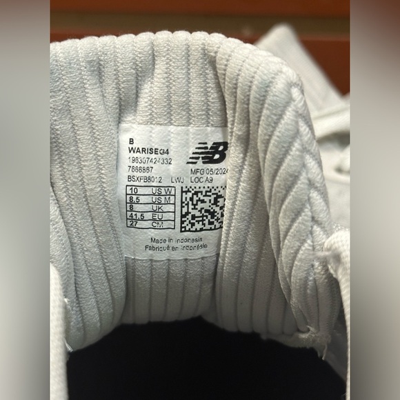 New Balance
Light Gray Athletic Sneakers - Picture 14 of 14